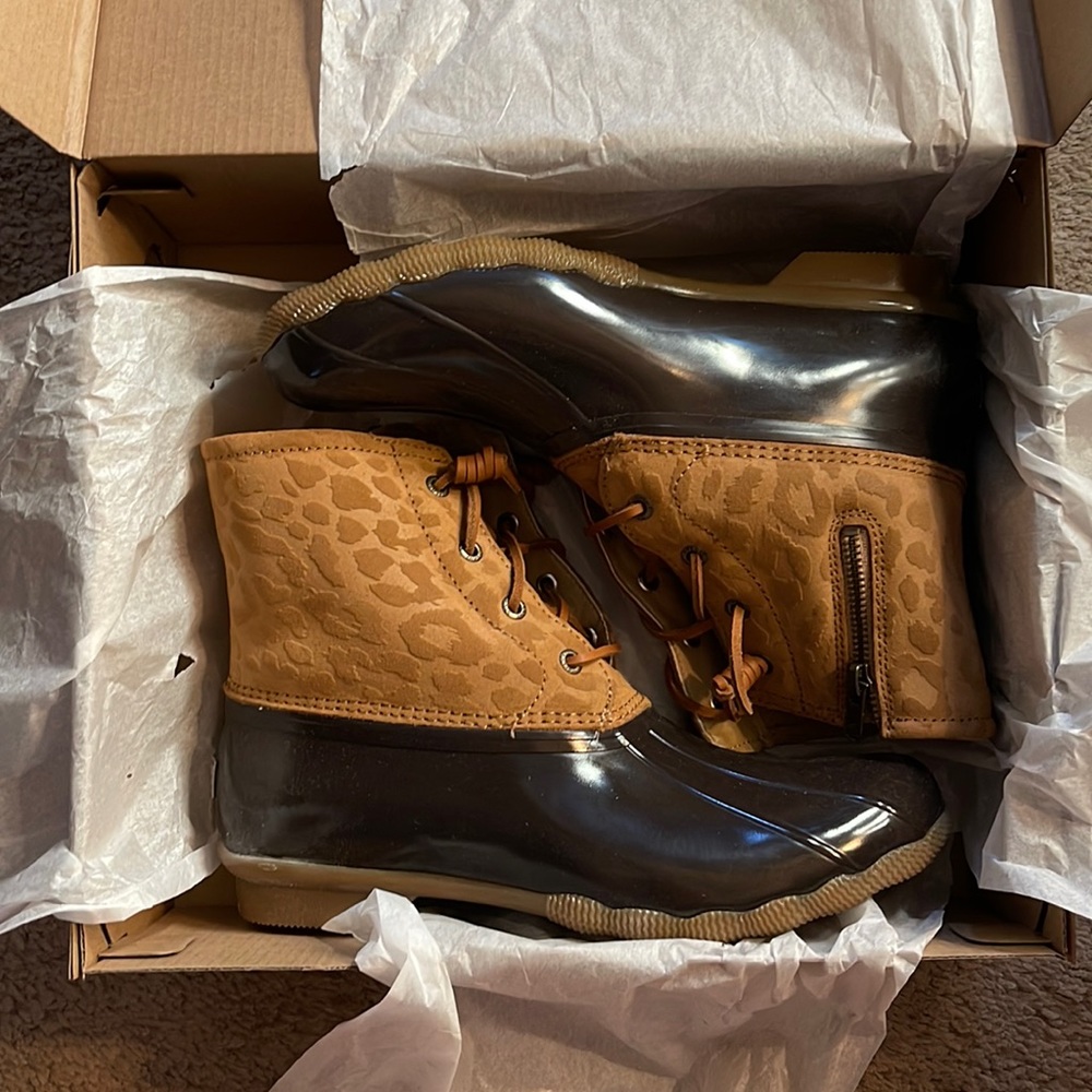 NIB Sperry Saltwater Cheetah Tan Boots